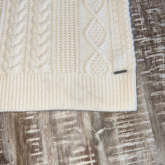 Abercrombie & Fitch dark light cream cable knit mock neck sweater. Size small - Picture 3 of 3